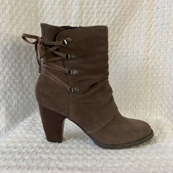 Clarks NWOT Suede Alpine Andi Ankle Heeled Lace Up Bootie Taupe Women's Size 8 - Picture 1 of 16